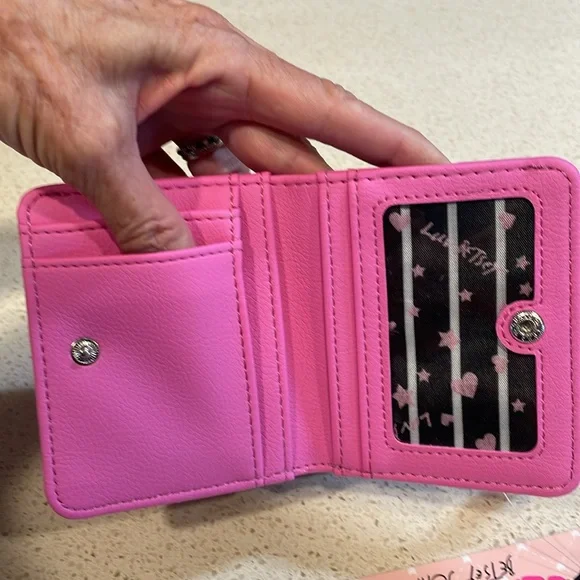 Betsey Johnson NWT Vegan Quilted Leather Heart Compact Wallet MSRP $44 - Picture 6 of 6